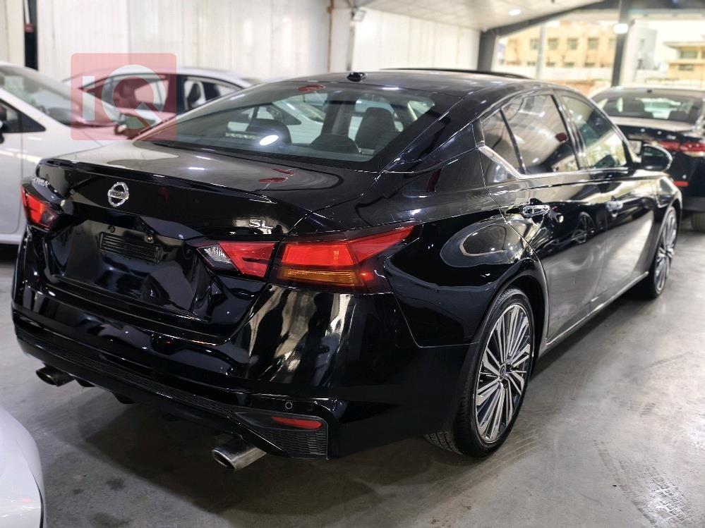 نيسان ألتيما